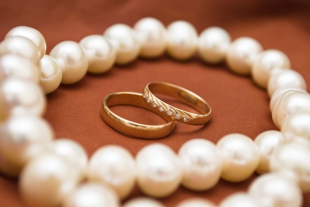 wedding rings and pearls の写真素材