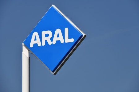Dusseldorf, North Rhine-Westphalia, Germany - September 9, 2021: logo of ARAL in Dusseldorf, Germany - ARAL is a brand of automobile fuels and petrol stations present in germany and Luxembourgのeditorial素材