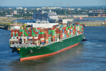 Hamburg, Germany - July 20, 2016: Container Ship TITAN (Length 369 meters, 14424 TEU) is leaving Hamburg Harbourのeditorial素材