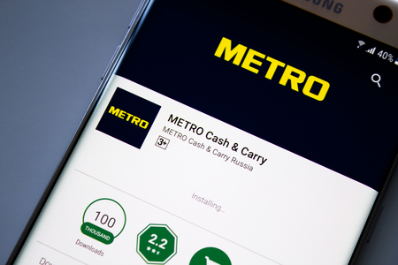 Kazan, Russian Federation - Jun 15, 2018: Metro Grosmarket application on the phone, in the app storeのeditorial素材