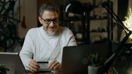 Man shopping paying online with credit cardの写真素材