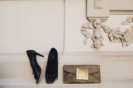 a pair of shoes and a purseの写真素材