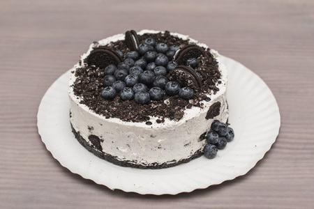 Home made cheesecake without baking with blueberries and chocolate