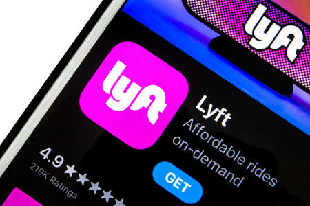 San Francisco, California, USA. A Close up of the Lyft on an iPhoneのeditorial素材