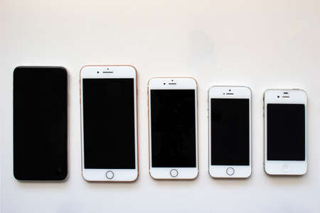 Calgary, Alberta, Canada. Aug 22, 2020. Several iPhone screens from view on a white background.のeditorial素材