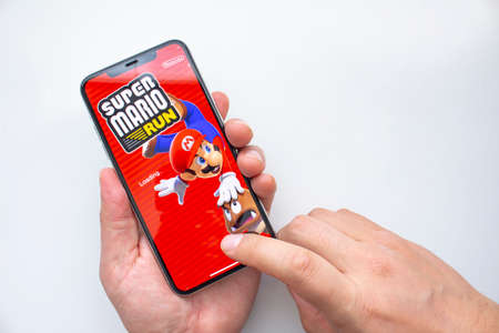 Calgary, Alberta, Canada. Sep 23, 2020. A person about to play Nintendo Super Mario Run on an iPhone 11 Pro Max.のeditorial素材