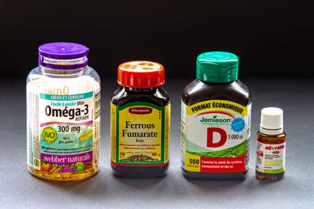 Calgary, Alberta, Canada. Oct, 6, 2020. Popular brands of Basic essential vitamins.のeditorial素材