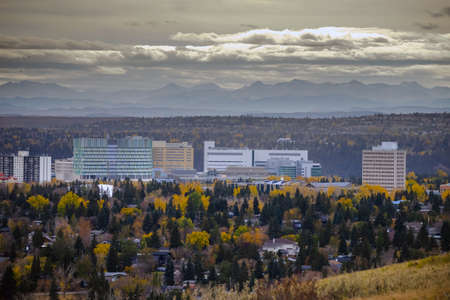 Calgary, Alberta, Canada. Oct 3, 2021. The Calgary Cancer Centre treatment services building and the foothills hospital.のeditorial素材