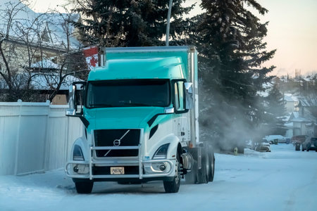 Calgary, Alberta, Canada. Dec 22, 2022. A Semi-trailer truck during the winter in Canada.のeditorial素材