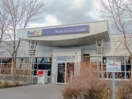 Calgary, Alberta, Canada. Feb 13, 2023. A Fedex facility Ship Centre.のeditorial素材