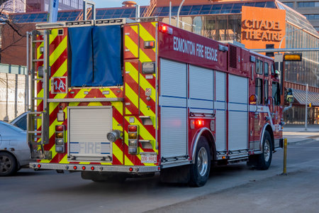 Edmonton, Alberta, Canada. Apr 04, 2023. Front view to a firefighter truck responding to an emergency call in downtown Edmonton.のeditorial素材