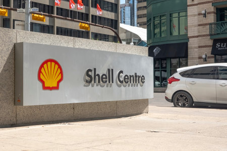 Calgary, Alberta, Canada. Jun 4, 2023. A close up to a Shell Centre building.のeditorial素材