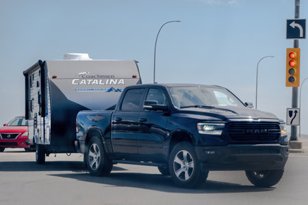 Calgary, Alberta, Canada. Jun 4, 2023. A truck with a RV Camper trailer Coachmen Catalina.のeditorial素材