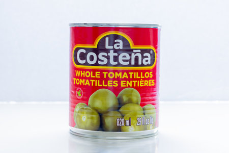 Calgary, Alberta, Canada. Aug 1, 2023. A can of whole tomatillo, brand: La CosteÃ±a, a popular brand from Mexico.のeditorial素材