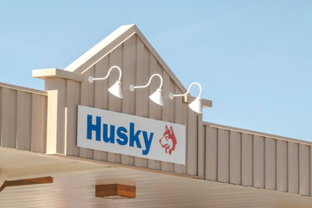 Cochrane, AB, Canada. Aug 13 ,2023. A husky gas station sign during the day.のeditorial素材