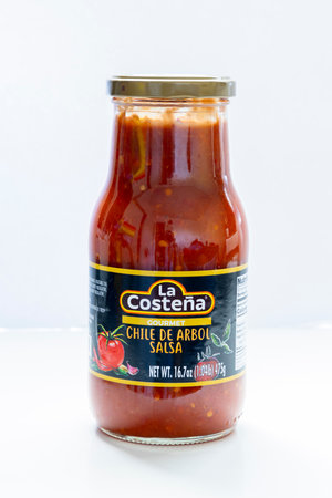 Calgary, Alberta, Canada. Sep `15, 2023. A bottle of La CosteÃ±a Gourmet tree chili or Capsicum annuum spicy sauce bottle.のeditorial素材