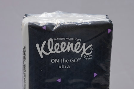 Calgary, Alberta, Canada. Sep `15, 2023. A close up to a Kleenex On-The-Go Facial Tissues. Travel Tissues Pocket Size Pack of Soft Facial Tissues.のeditorial素材