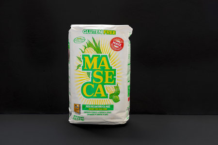 Calgary, Alberta, Canada. Sep `15, 2023. A Maseca brand Instant Corn Flour Mix with 1.8 kg of product.のeditorial素材
