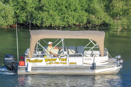 Toronto, Ontario, Canada. Aug 10, 2011. A luxurious five-star water taxi, elegantly navigating the waters around Toronto Island on a summer day.のeditorial素材