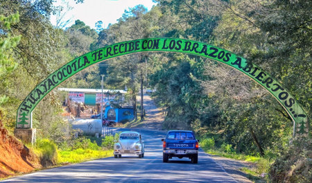 Huayacocotla, Veracruz, Mexico. Dec 5, 2010. A Welcome sign from Huayacocotla a municipalitity of the Mexican state of Veracruz.のeditorial素材