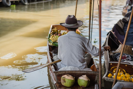 man in boat .Damnoen Saduak floating market in Ratchaburi near Bangkok, Thailandの写真素材