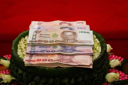 bride price money in thai wedding ceremony