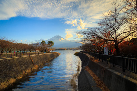 Mount Fuji view with Lake Kawaguchi and clear blue sky background in Kawaguchiko, Japanのeditorial素材