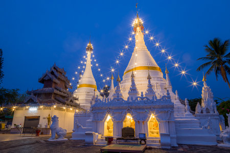 Wat Phra That Doi Kong Mu, Thai temple architecture, ancient pagodas and travel to important Buddhist sites in Thailand and Asia.の写真素材