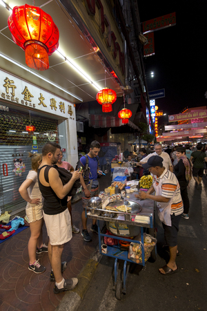 YAOWARAT, BANGKOK, THAILAND -07 Feb, 2016: Restaurant Night of chinatown Thailand, Yaowarat is a major of gold trading market in Bangkok on Feb 7, 2016 in Bangkok Thailand.のeditorial素材