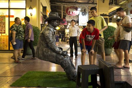 Bangkok,THAILAND, -19 APRIL 2016 :  People throng look at Magician Float on the floor at  Asiatique landmark of bangkok on APR 19, 2016  Bangkok, Thailand.のeditorial素材