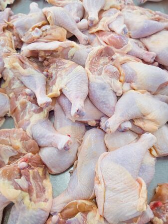 Fresh raw chicken legs on trayの写真素材