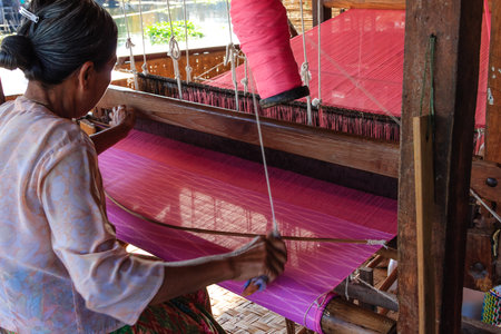 Looming ,  inle lake in Myanmar  Burmar のeditorial素材