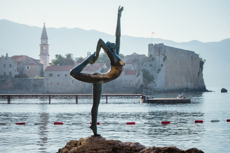 BUDVA, MONTENEGRO - JULY 07, 2019: Morningl view of the sculpture Ballerina Dancerのeditorial素材