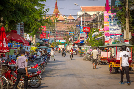 SIEMREAP, CAMBODIA - MARCH 13 2013: The local people drive on the roadのeditorial素材