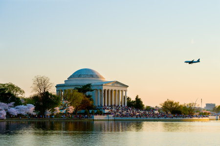 Pink cherry blossoms in spring framing the Jefferson Memorial のeditorial素材