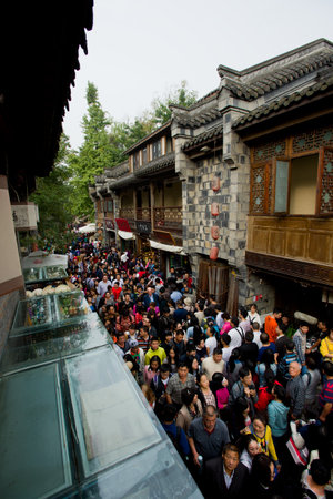 Width alley - Chengdu Commercial Street, Chinaのeditorial素材