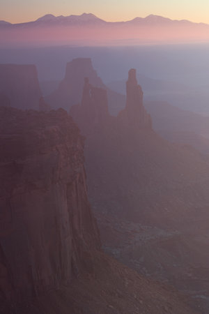 Fog,america, arch, background, brown, butte, canyon, canyonlands, color, colorado, colorful, dawn, dead, desert, district, erosion, formation, geological, geology, green, high, horse, illuminated, island, landmark, landscape, light, mesa, moab, morning, nの写真素材