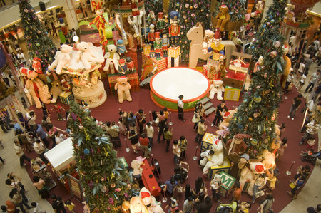 Kuala Lumpur, Malaysia, December 26, 2010 - Christmas Shopping Season at Mid Valley Mega Mall Kuala Lumpurのeditorial素材