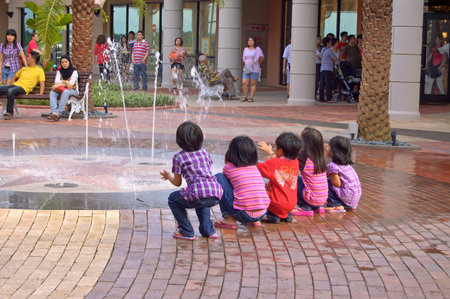 Johor , Malaysia - Feb 12,2013 - Children playing at Johor Premium Outlet s water Fountainのeditorial素材