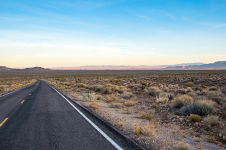 Picture of an empty county road in the desert in Arizona, USAの写真素材