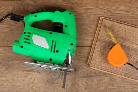 Craftsman installing  laminate flooring in new apartmentの写真素材