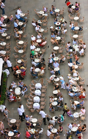 People having good time at the cafe in Venice, Italyのeditorial素材