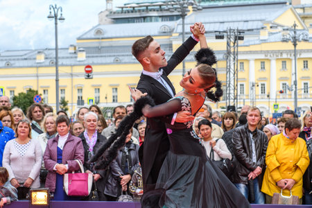 MOSCOW, RUSSIA - SEPTEMBER, 2017: Amateur dancers demonstrate their art of ballroom dancing on the central street of Moscow on City Day. sensual tango.のeditorial素材