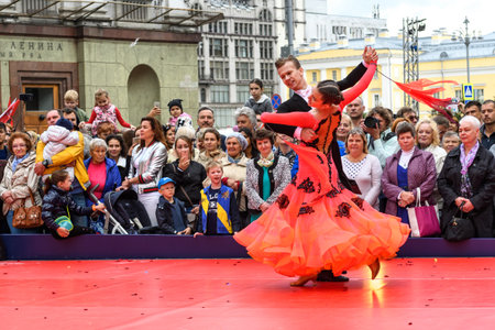MOSCOW, RUSSIA - SEPTEMBER, 2017: Amateur dancers demonstrate their art of ballroom dancing on the central street of Moscow on City Day. Classic slow waltz.のeditorial素材