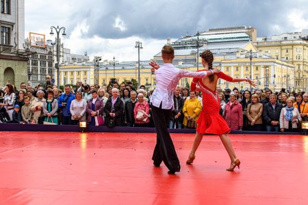 MOSCOW, RUSSIA - SEPTEMBER, 2017: Amateur dancers demonstrate their art of ballroom dancing on the central street of Moscow on City Day. Incendiary Latin American cha-cha.のeditorial素材