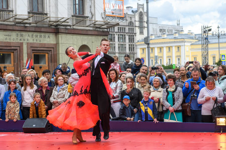 MOSCOW, RUSSIA - SEPTEMBER, 2017: Amateur dancers demonstrate their art of ballroom dancing on the central street of Moscow on City Day. Classic slow waltz.のeditorial素材