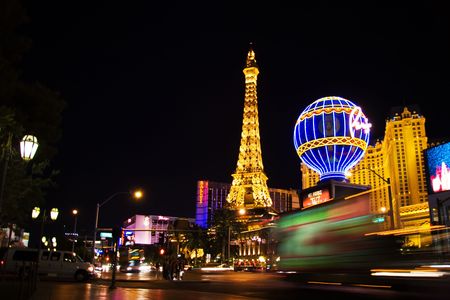 LAS VEGAS - MAY 2: Night View from Strip on the replica of Eiffel Tower at Paris Hotel & Casino on May 2, 2007, NV. Designed after 1920s Paris with replicas of the Eiffel Tower and Arc de Triomphe.のeditorial素材