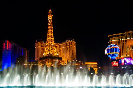 LAS VEGAS - MAY 2: The musical fountains on Eiffel Tower of Hotel Paris background on May 2, 2007 in Las Vegas, Nevada. Paris opening date was September 1, 1999. Paris cost USD $785 million to build, and occupies 24 acresのeditorial素材