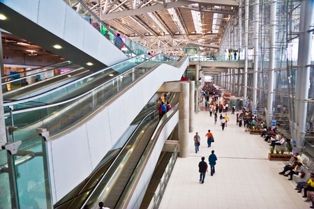 BANGKOK - OCTOBER 5: A general view of Suvarnabhumi International Airport on October 5, 2006 in Bangkok. The airport is 18th busiest in the world (by passenger traffic). のeditorial素材