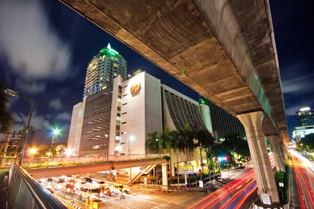 BANGKOK - JULY 30: Night scenery of one of the central streets of Bangkok, China on July 30, 2007. In the center of Bangkok heavy traffic does not stop even at night.のeditorial素材